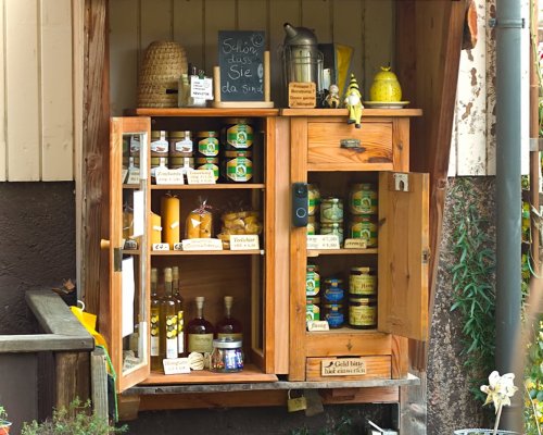 Unser Honigschränkchen ist gewachsen